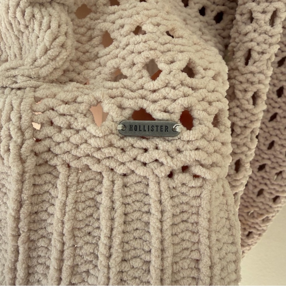 Hollister Vintage-Inspired Cable Knit Scoop Neck Sweater in Light Blush - Picture 5 of 10